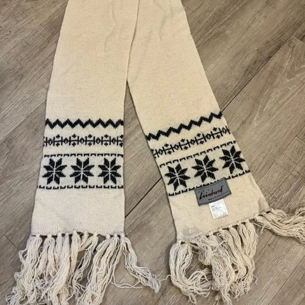 Cozy Cream and Charcoal Grey Fringed 100% Wool Scarf Snowflake Pattern